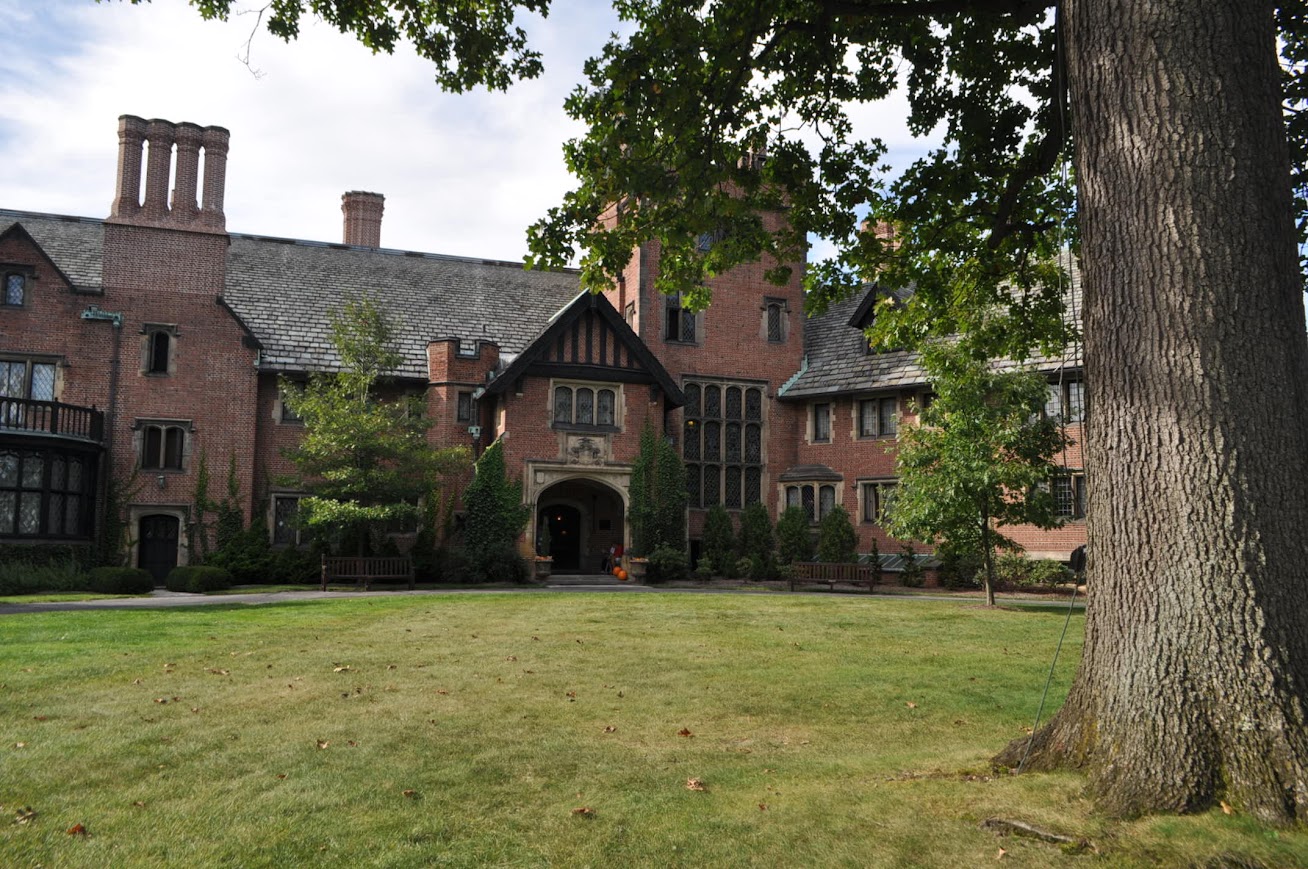 Stan Hywet Hall & Gardens (70 acres) is a notable country estate, with gardens, located at 714 North Portage Path in Akron, Ohio. It ranks twelfth on the list of largest houses in the United States.