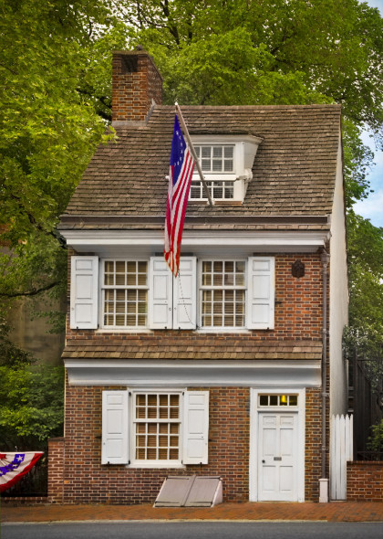 The building at 239 Arch Street, now known as the Betsy Ross House, was built over 250 years ago. The front portion was built around 1740, with the stair hall (or piazza) and the rear section added 10 to 20 years later.