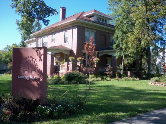 Hundley House paranormal