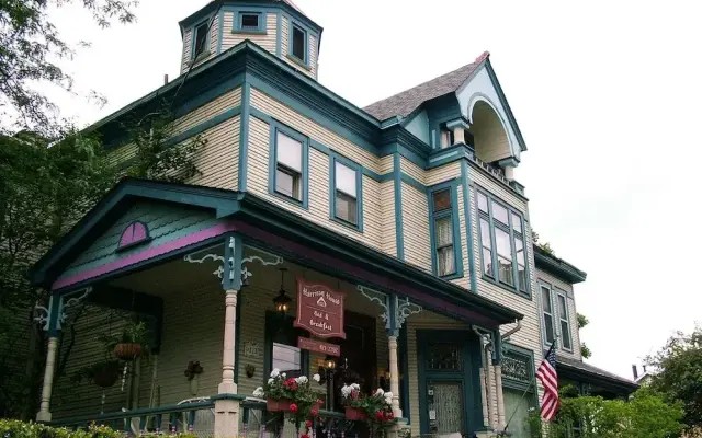 Harrison House – Bed & Breakfast paranormal