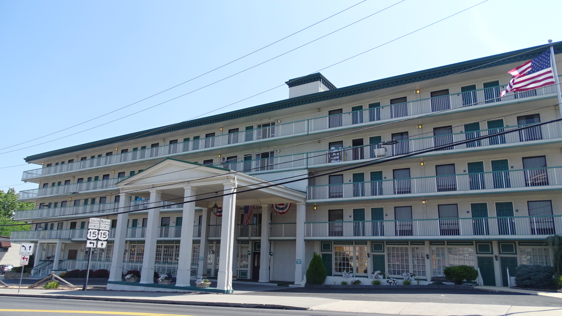 This low-key, traditional hotel in downtown Gettysburg is adjacent to the Jennie Wade House museum and a mile from Gettysburg National Military Park.
