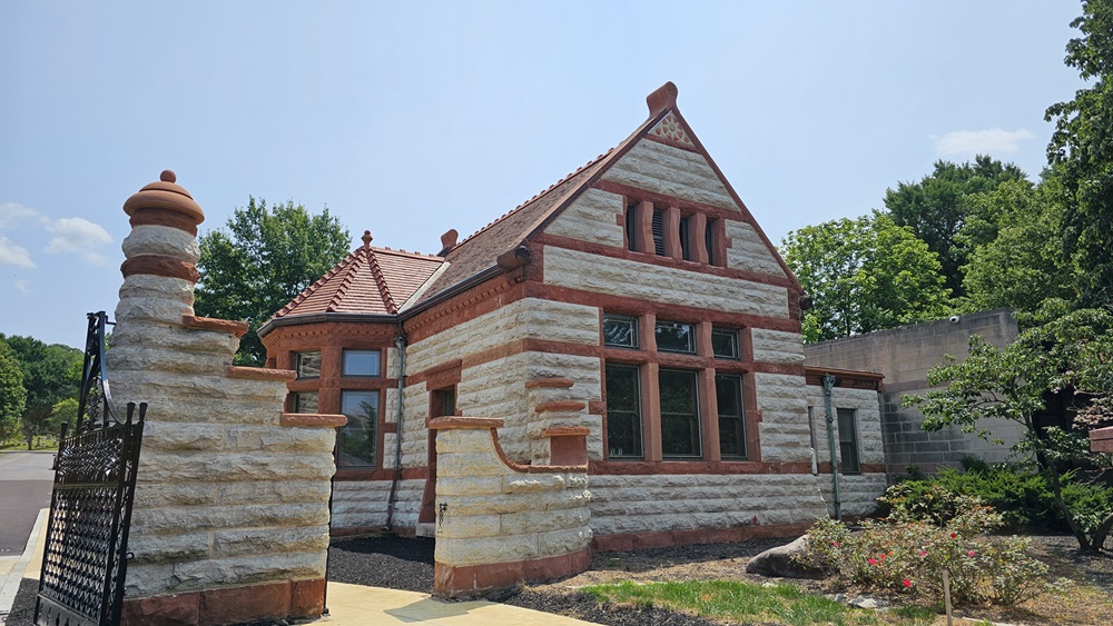 Woodland Cemetery and Arboretum paranormal
