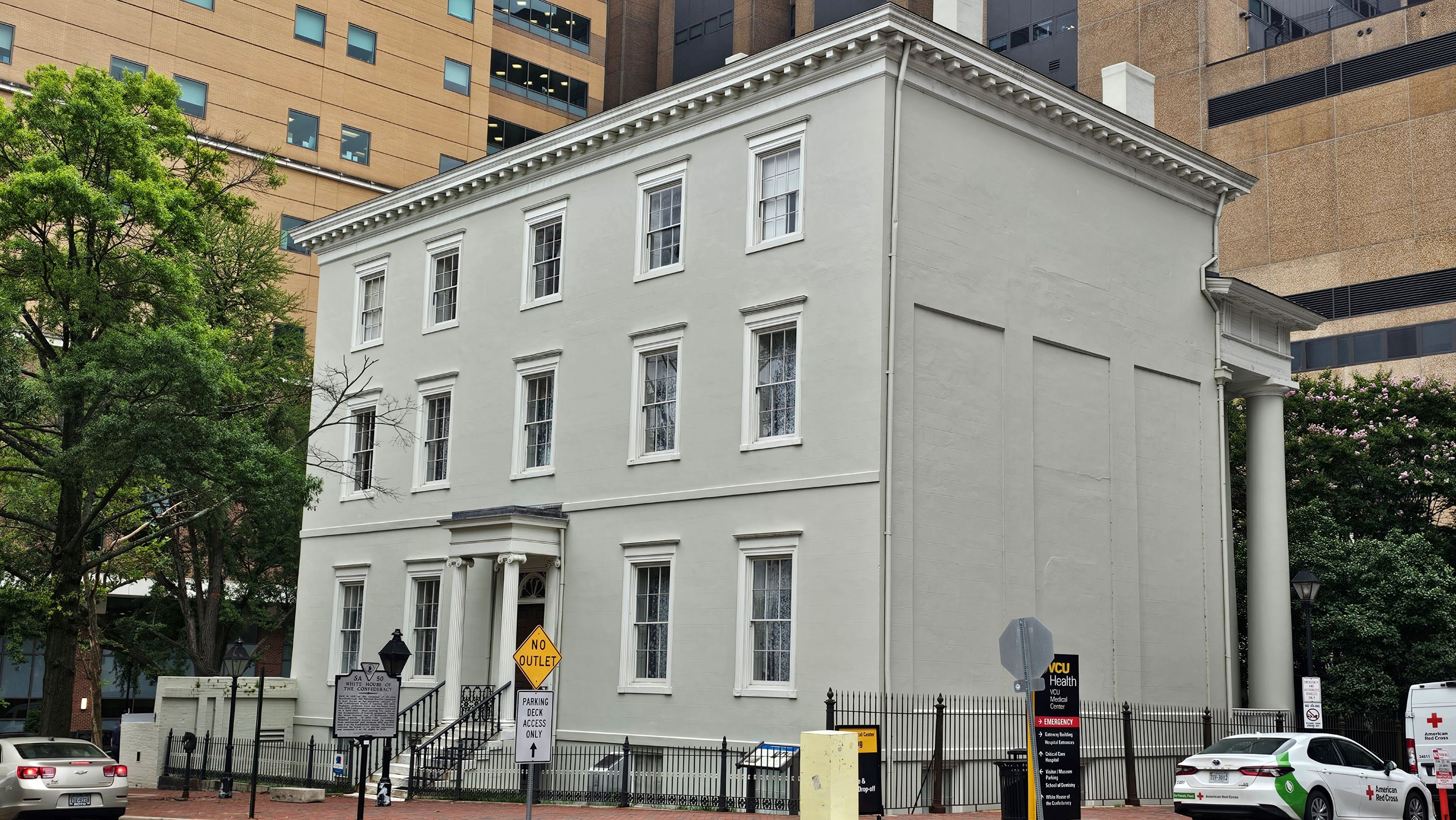 White House of the Confederacy paranormal